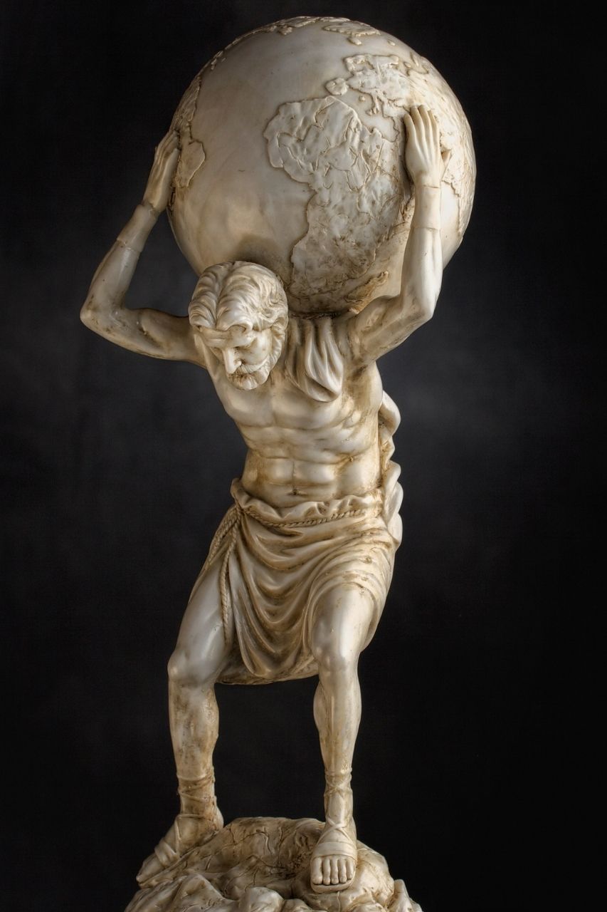 Statue d'Atlas portant le globe