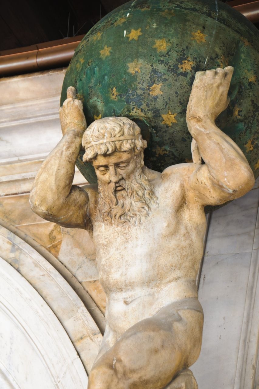 Statue d'Atlas portant le monde à Rome