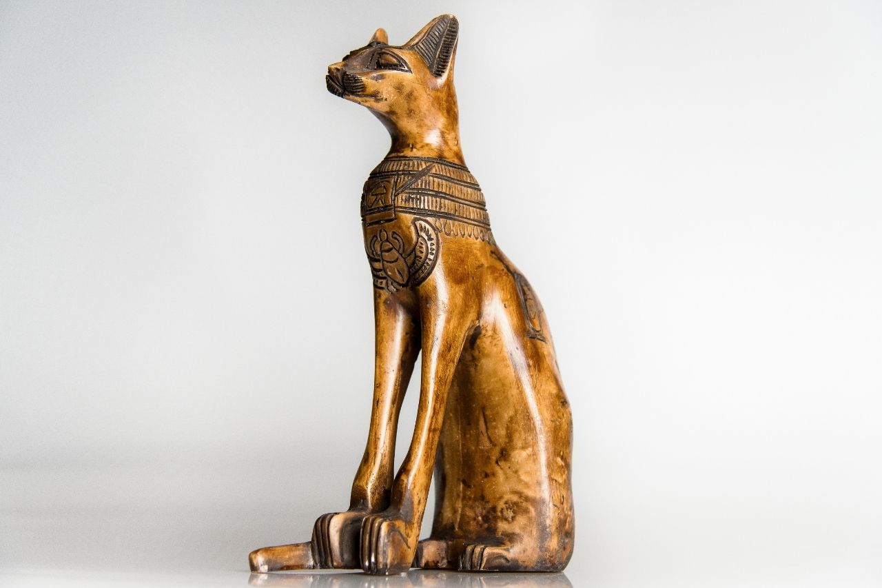 Bastet représentée en statue de chat