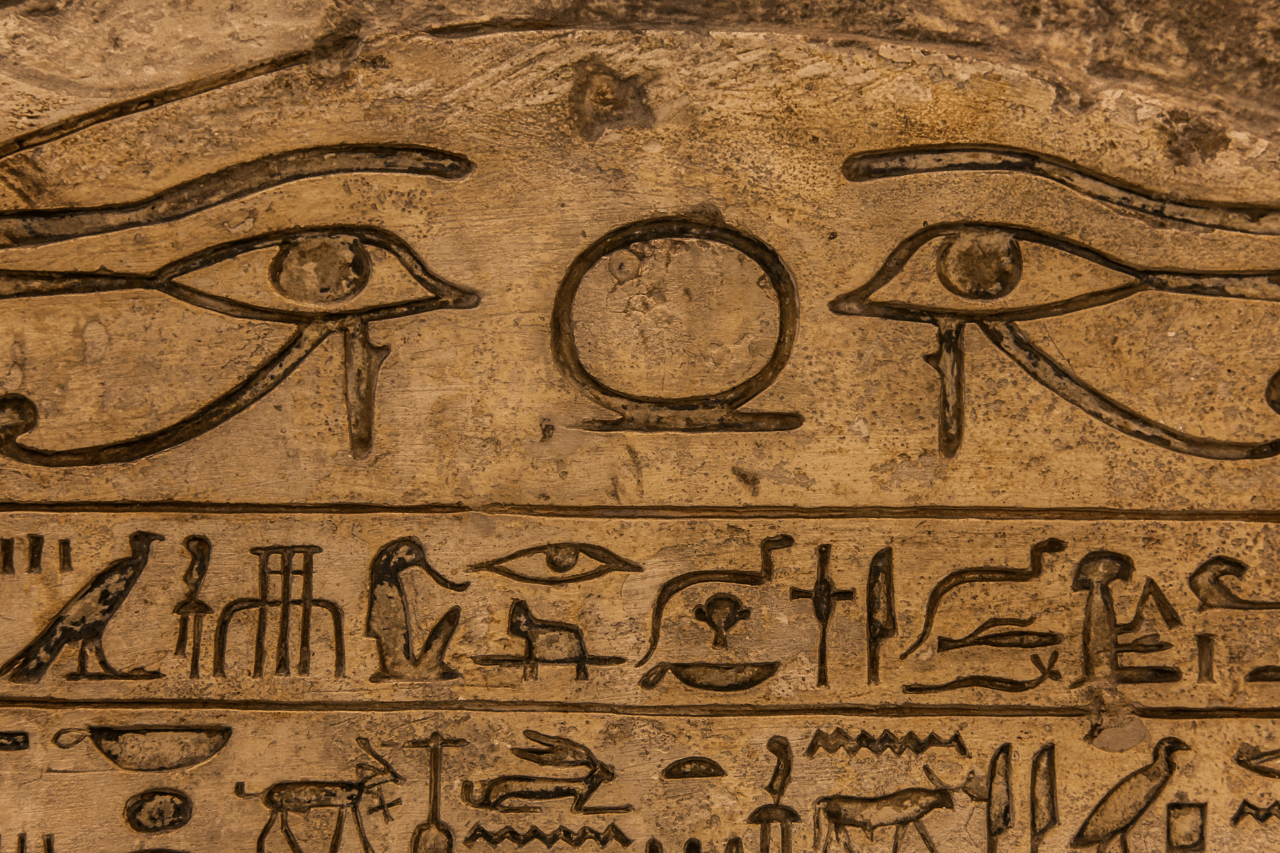 Hiéroglyphes égyptiens dédiés à la déesse Seshat