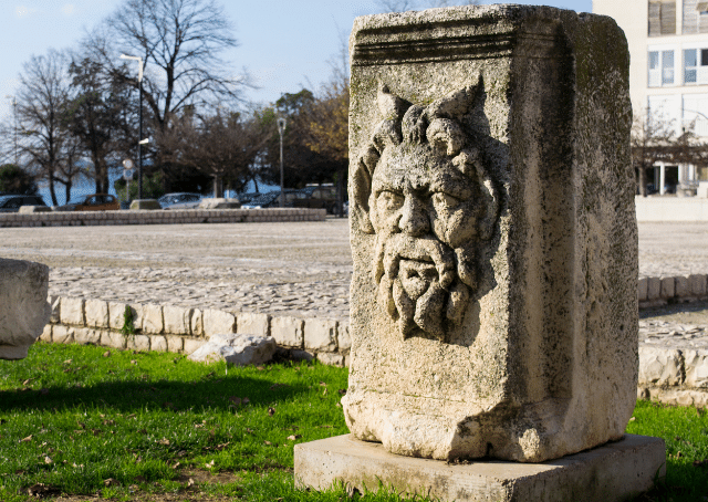 Visage de Pluto, dieu romain de la mort