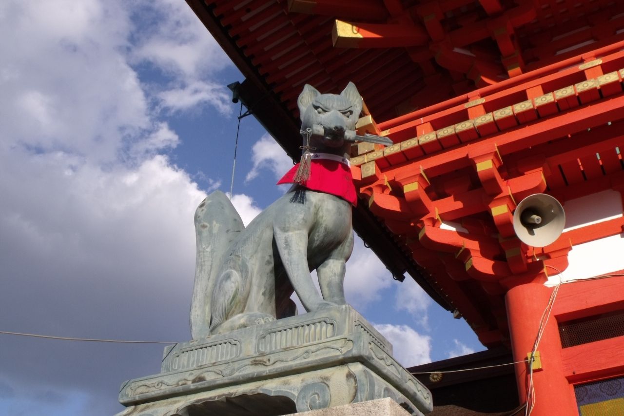 Statue d'Inari sous sa forme de renard