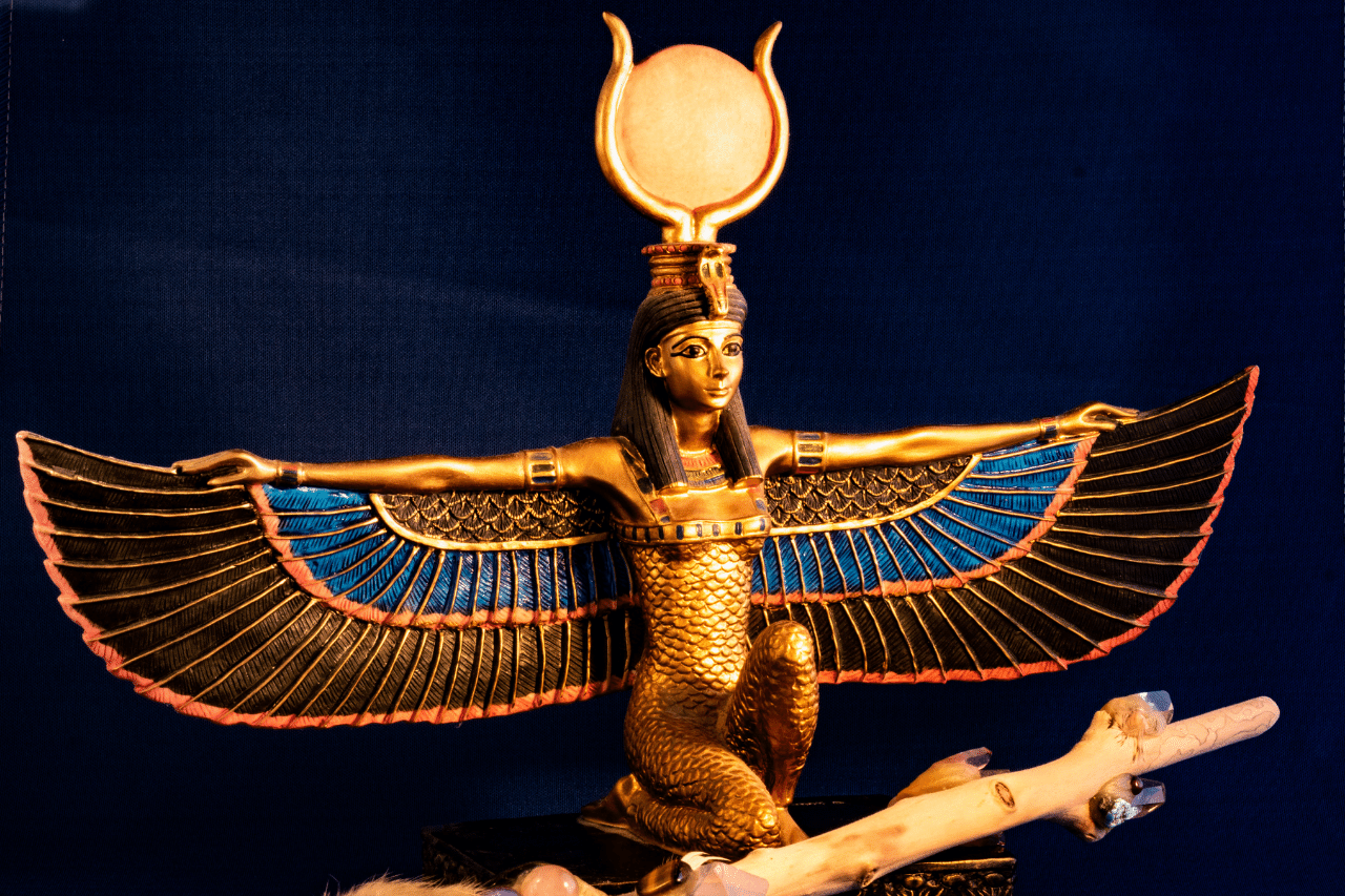 Isis la déesse égyptienne de la magie et de la guérison, la première resurrectrice des âmes