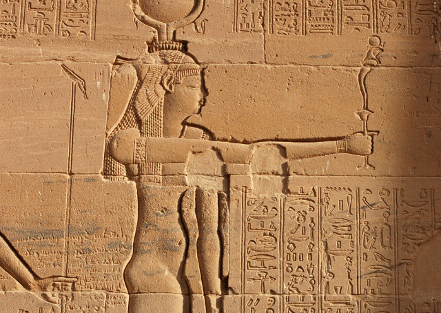 Statue de la déesse égyptienne de la magie et de la guérison Isis
