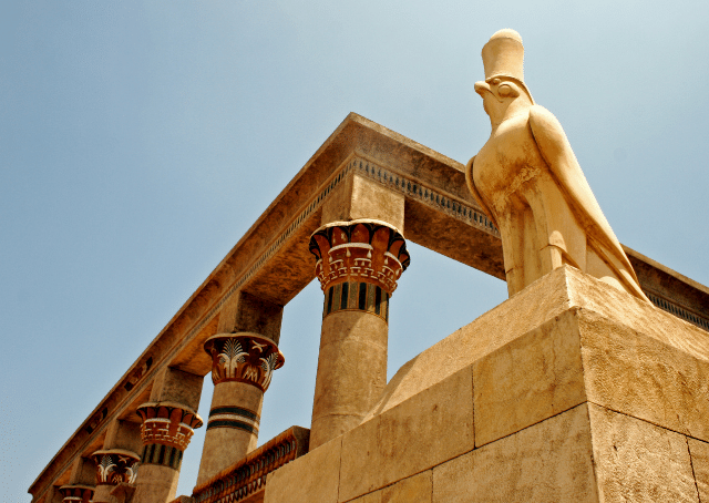 Temple du dieu à tête de faucon du ciel Horus
