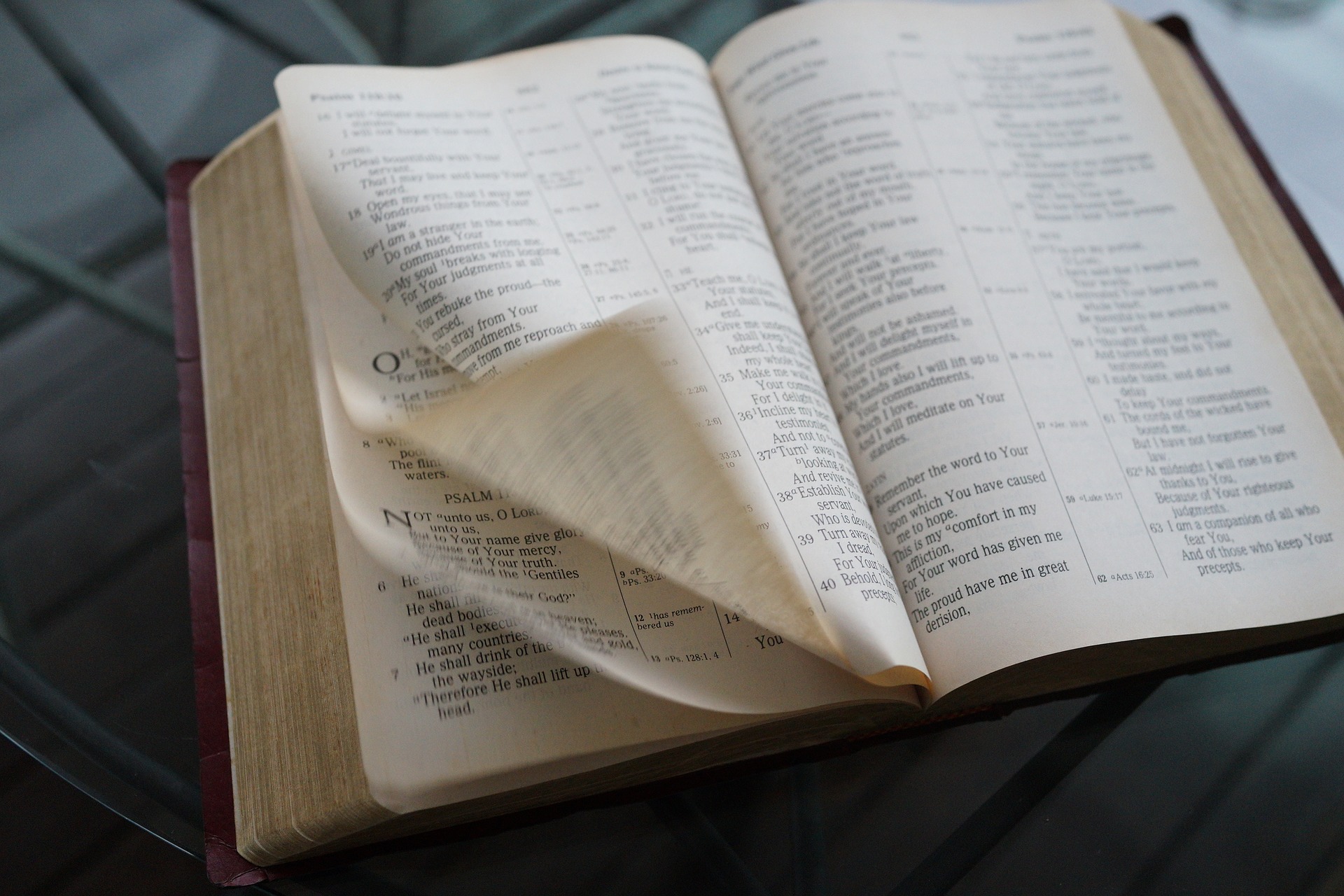 pages d'un livre de la Bible