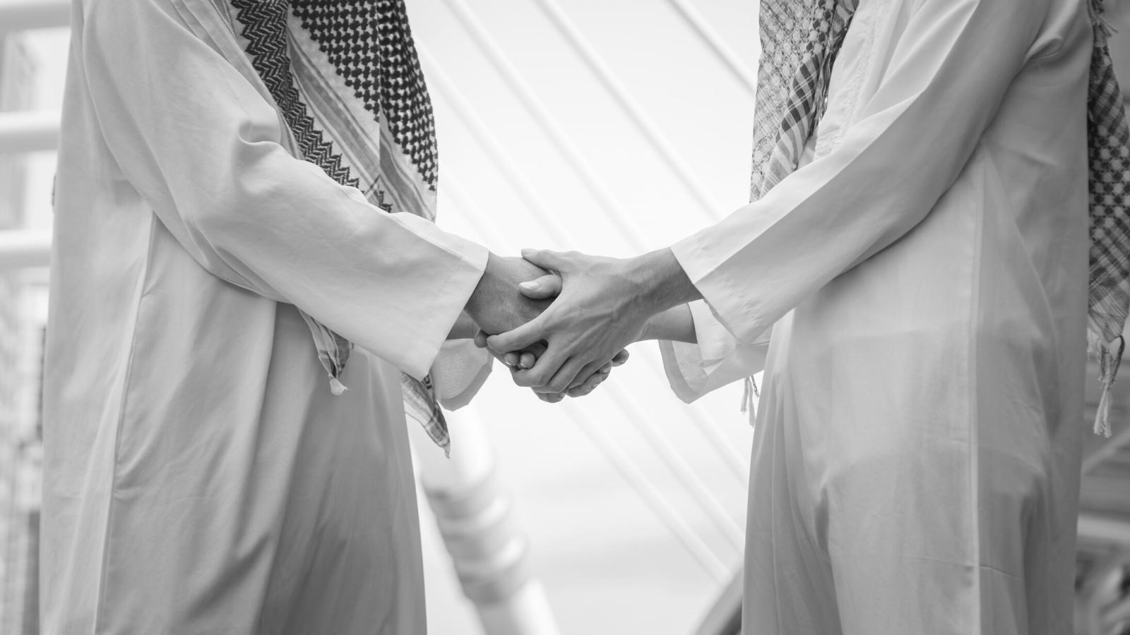 Arabes contre Persans : L'histoire de deux peuples similaires mais différents