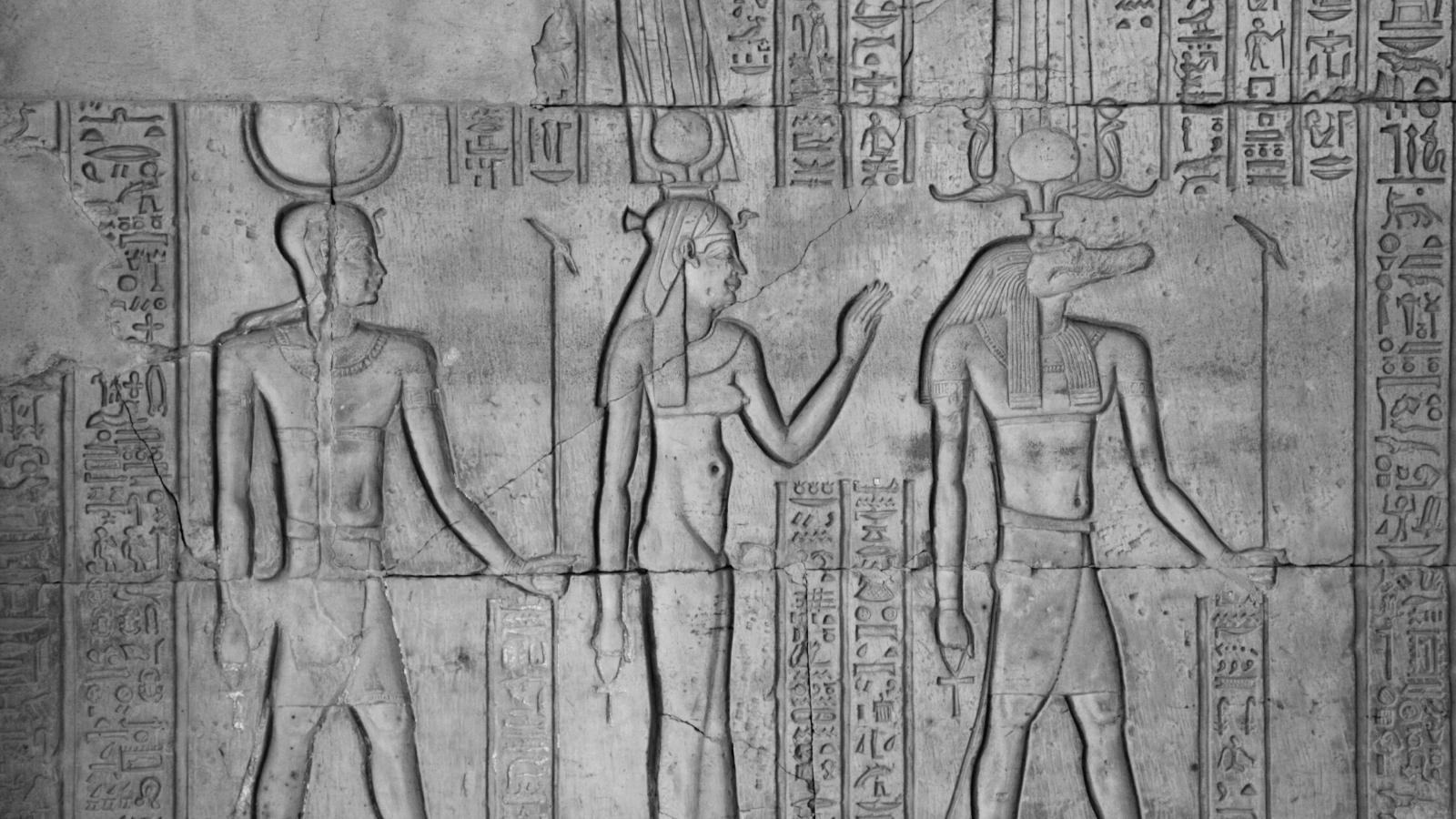 Bas-relief d'Atum, son épouse et Sobek