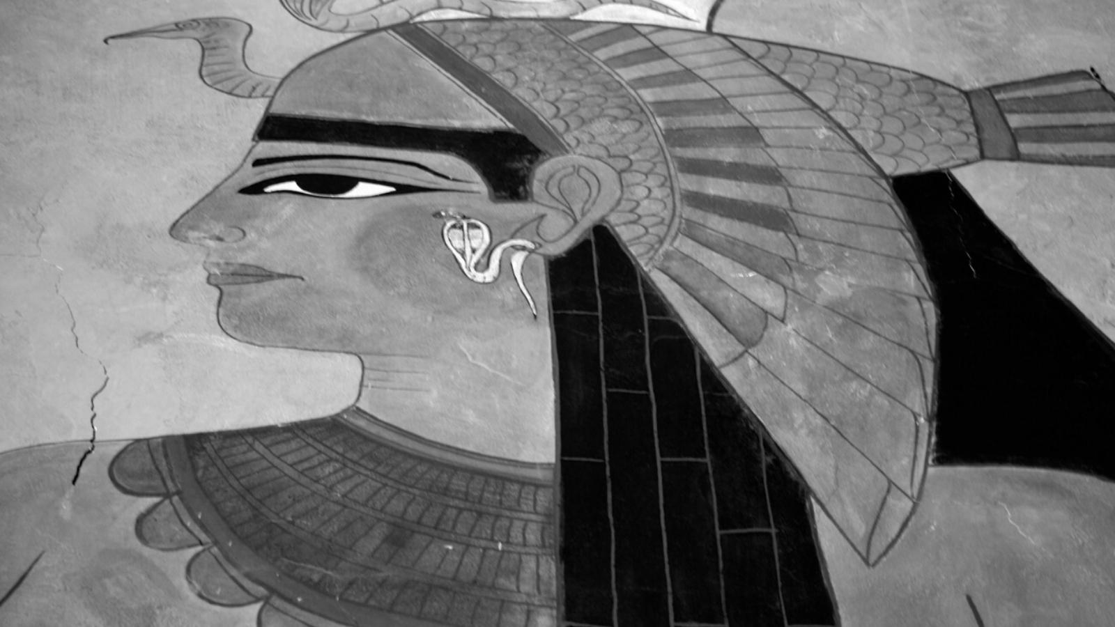 Cléopâtre dans un temple égyptien