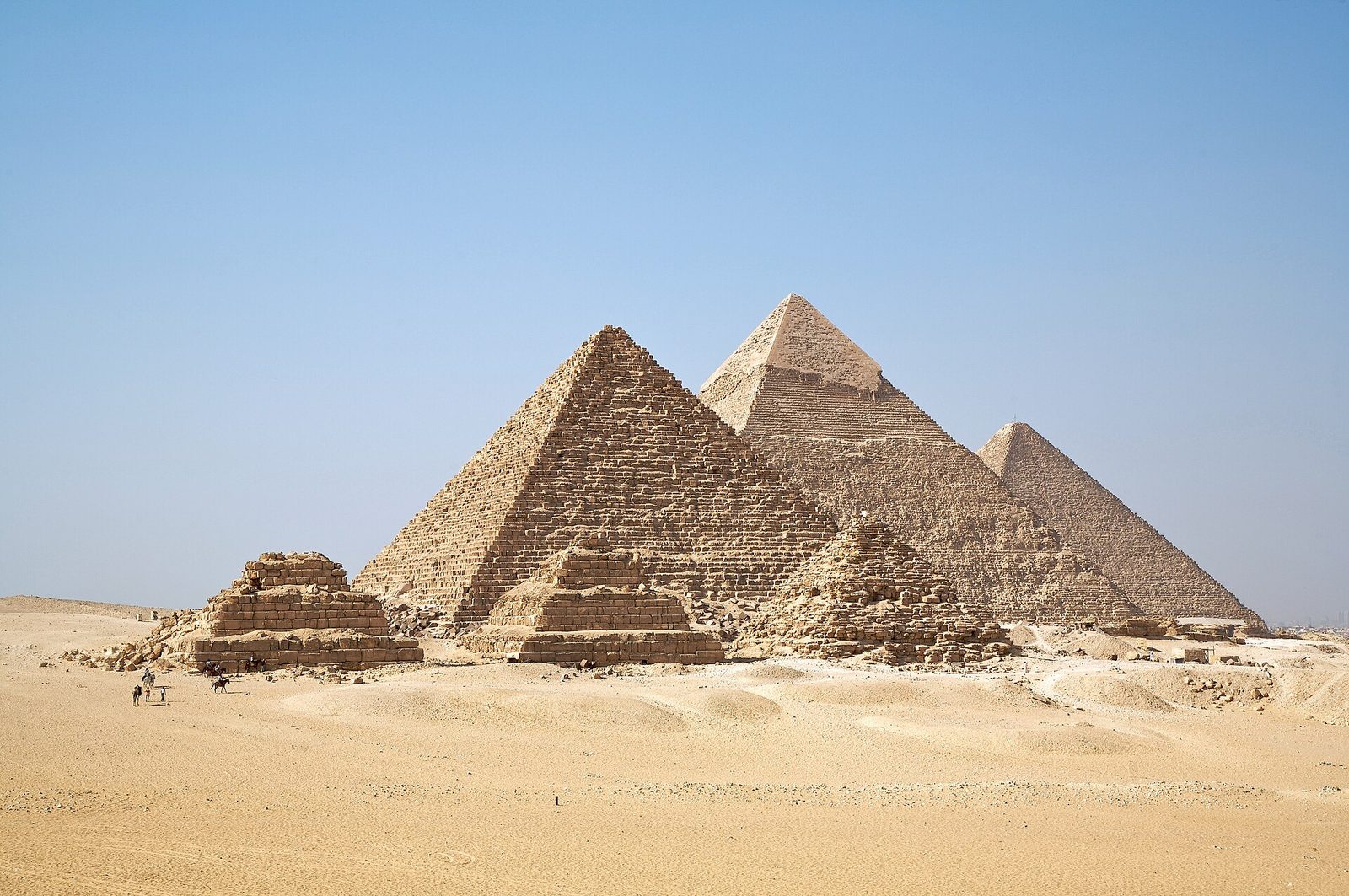 Les pyramides de Giza toutes ensemble en une seule vue