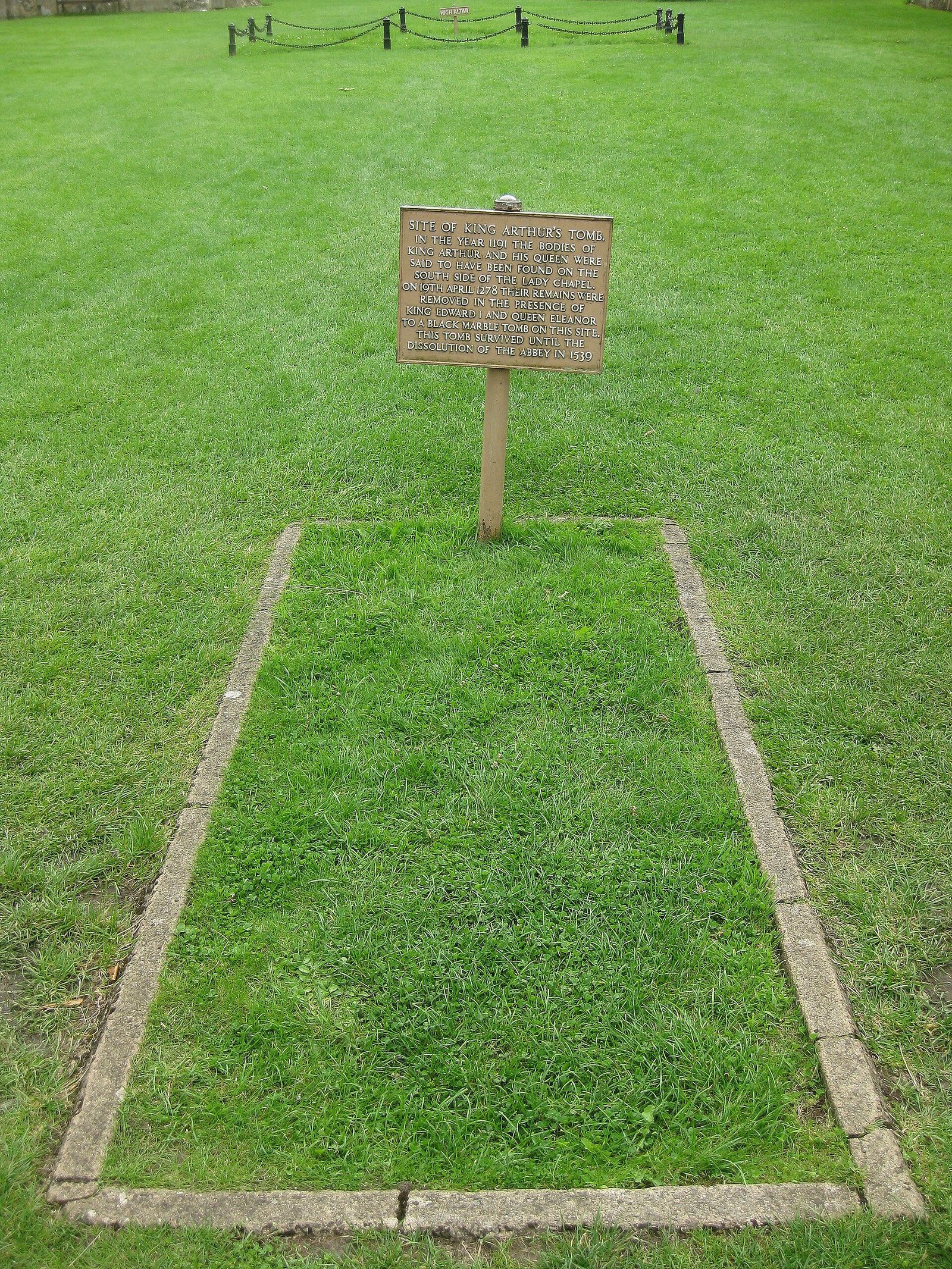 Emplacement de la tombe du roi Arthur à l'abbaye de Glastonbury, Glastonbury, Somerset, Royaume-Uni