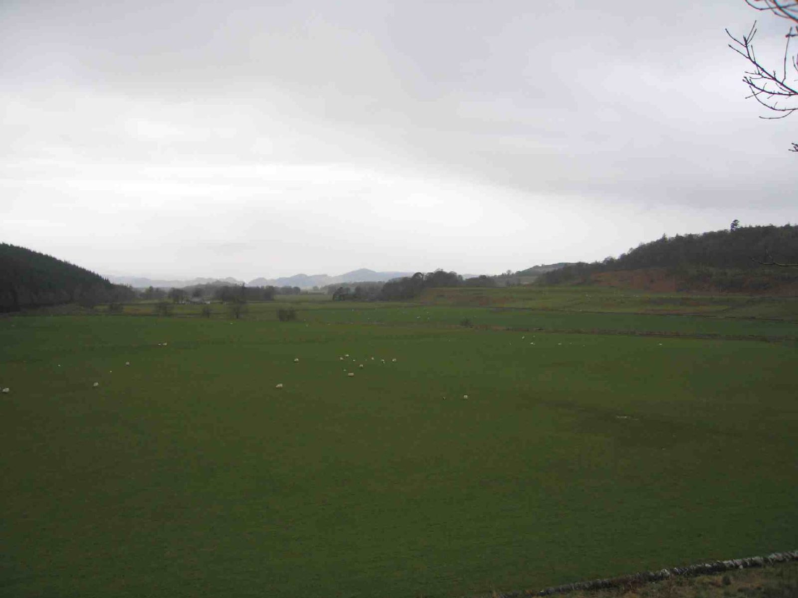 Vue du vallon de Kilmartin vers le sud depuis le cimetière du village de Kilmartin