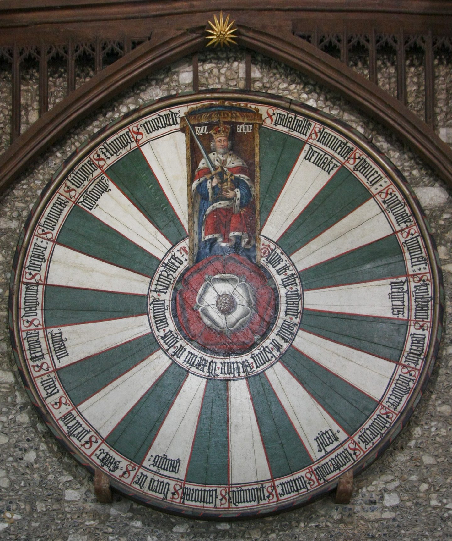 Image de la table peinte placée dans le Grand Hall du château de Winchester, représentant la Table Ronde du légendaire roi Arthur