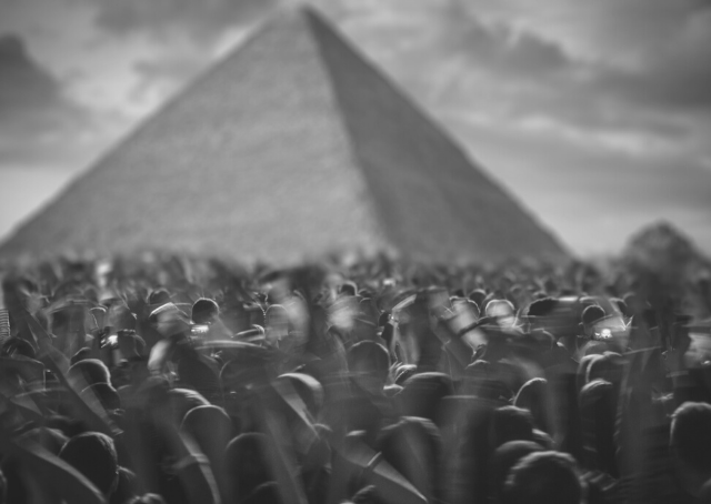 Concert devant les pyramides d'Égypte en l'honneur d'Umm Kulthum