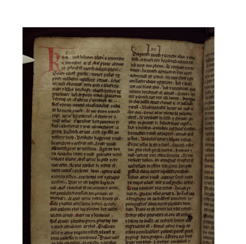 La première page de Culhwch et Olwen, le récit où apparaissent les oncles et le grand-père de Cydfan, folio 200v du Livre Rouge de Hergest, v. 1400