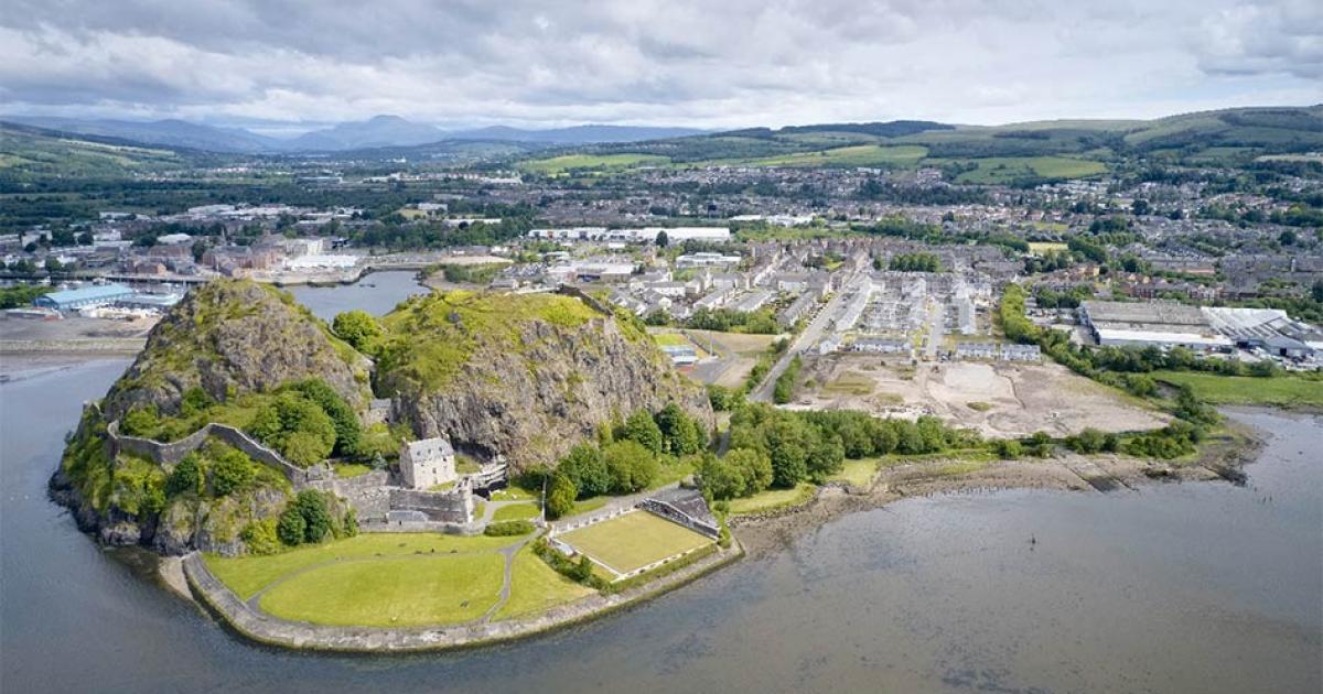 Dumbarton Rock, centre du royaume d'Alclud, où le roi Arthur laissa Hoël