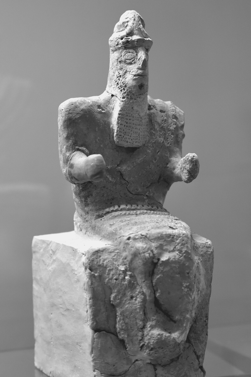 Sculpture d'Enlil sur son trône