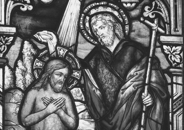 Les fidèles du catholicisme melkite croient au baptême