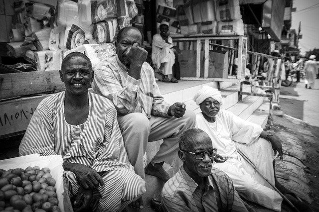 Amis sur un marché à El Fasher