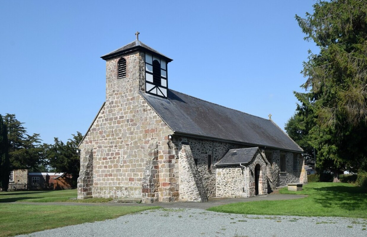 L'église de Llandrinio, le lieu de repos présumé de Llacheu, fils d'Arthur. Photo par Bill Harrison, CC-BY 2.0