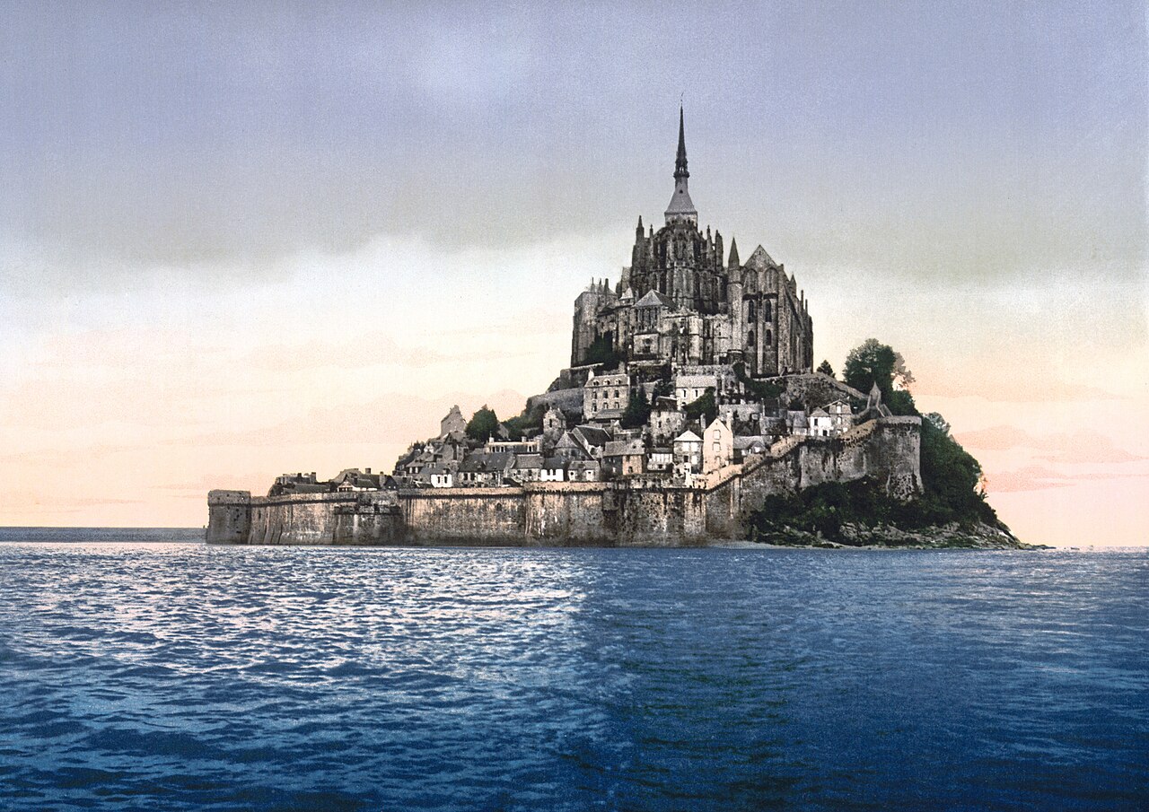Mont-Saint-Michel, Bretagne, France, où le géant retenait captive la nièce de Hoël