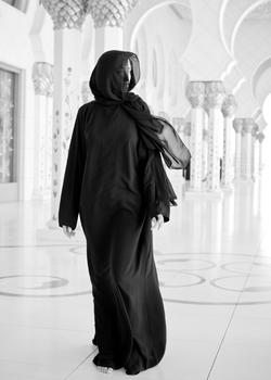 Femme musulmane en abaya