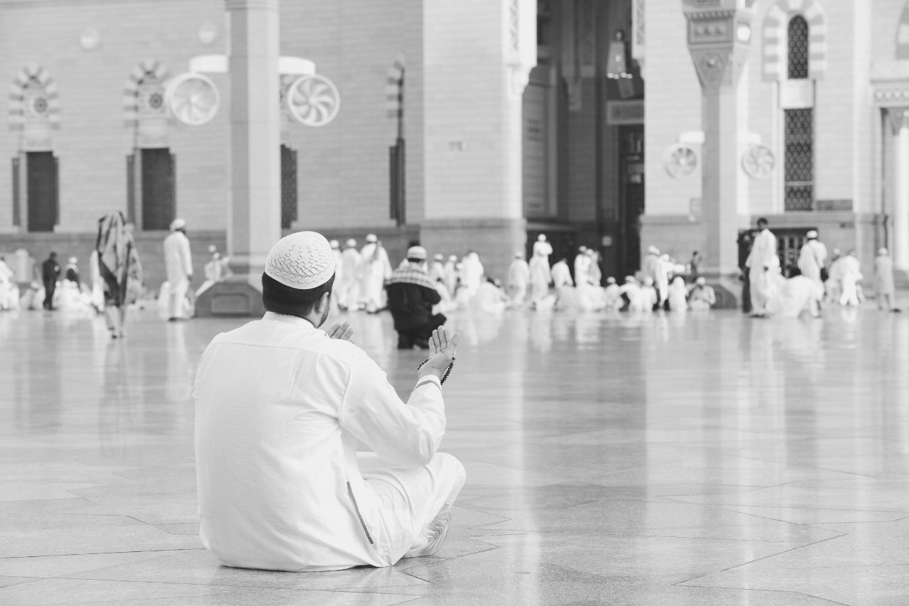 Sunni vs Chiisme : origines, croyances et différences clés