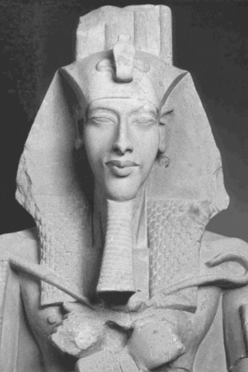 Pharaon Akhenaton 1351-1334 av. J.-C.