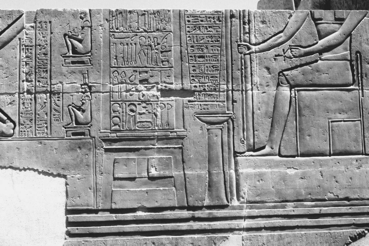 Mur restauré représentant l'ancien Imhotep