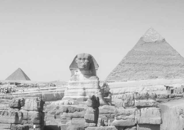 Sphinx et pyramides de Gizeh monuments de l'Égypte ancienne