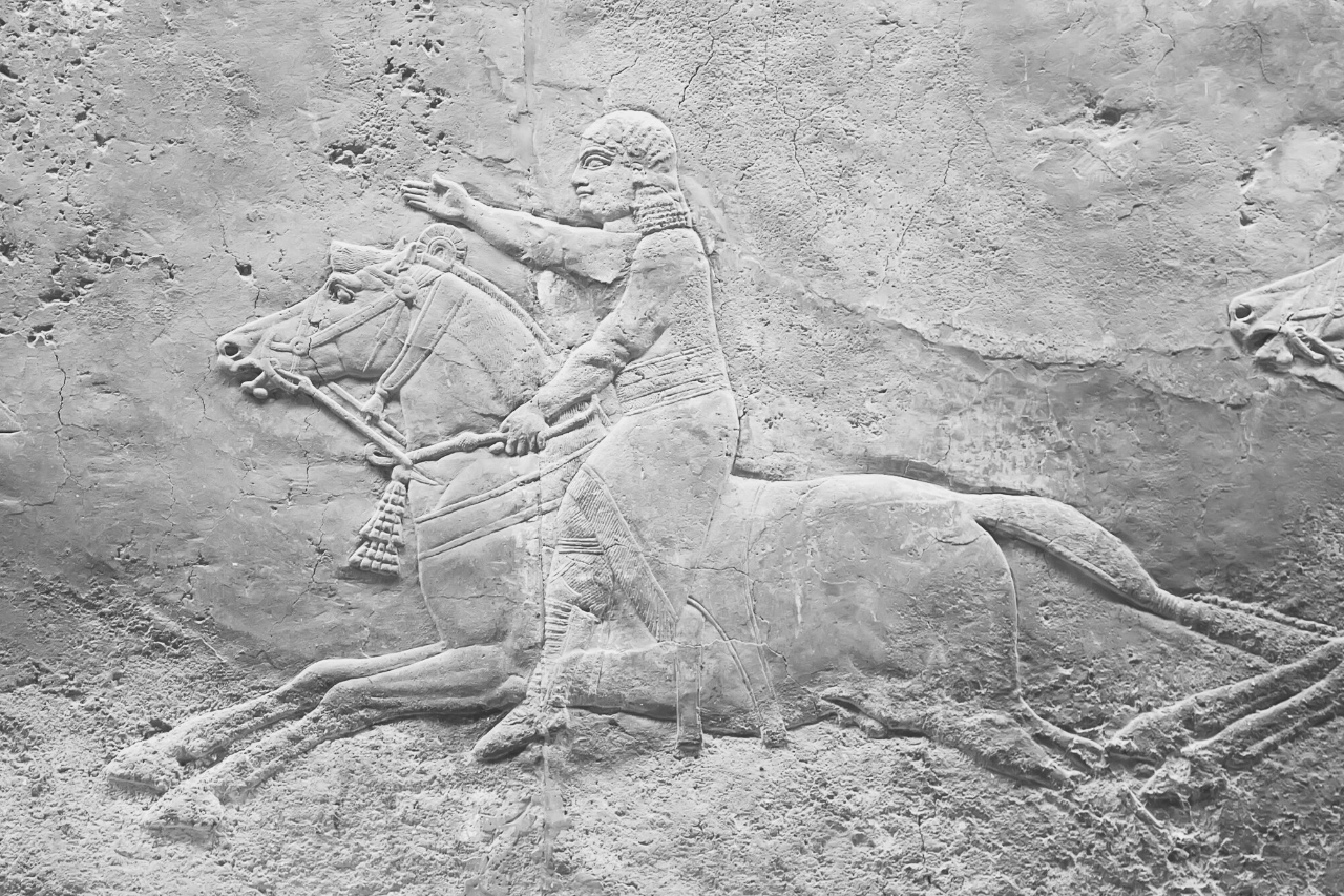 Bas-relief d'un guerrier sumérien à cheval