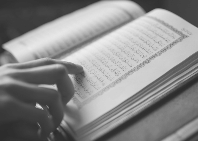 Le livre saint du Coran, également appelé Quran ou Qur'ân