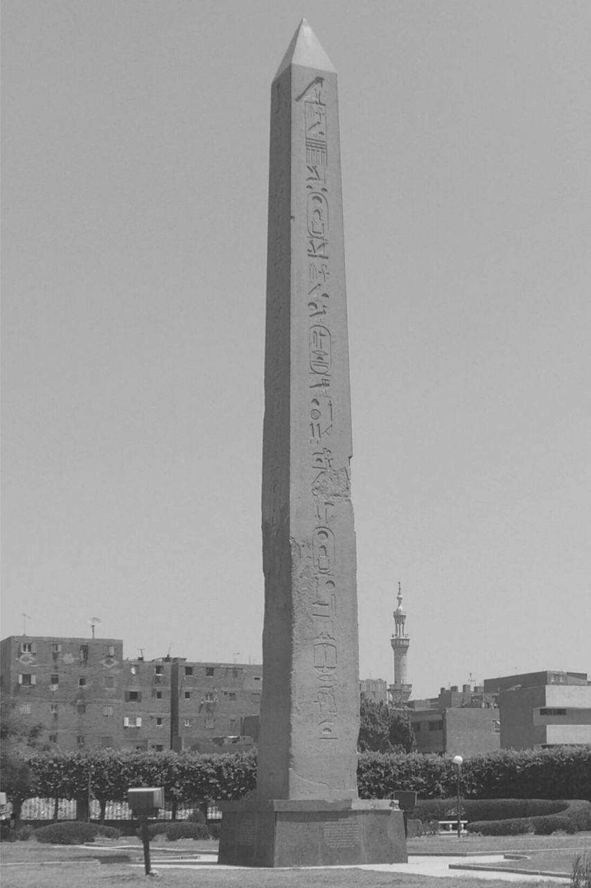 Photographie contemporaine de l'obélisque de Sésostris