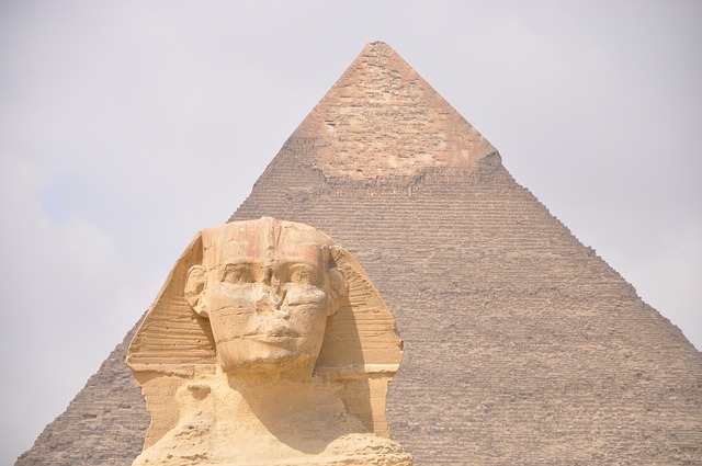 Manticore contre Sphinx : créatures hybrides persanes et gréco-égyptiennes