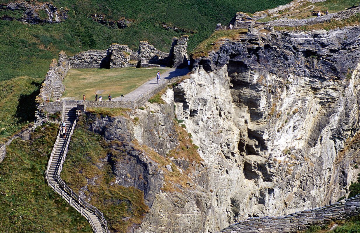 Tintagel, Cornouailles, la cour légendaire de Gorlois. Photo de Stephen Mckay, CC-BY 2.0