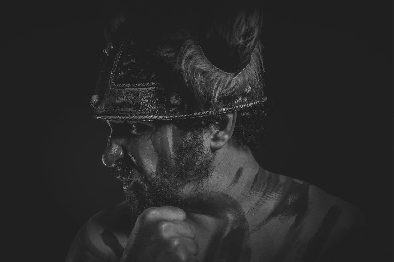 Les Vikings peignent leur visage
